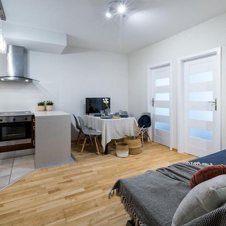 Friendhouse Apartments Angel City คราคูฟ ภายนอก รูปภาพ